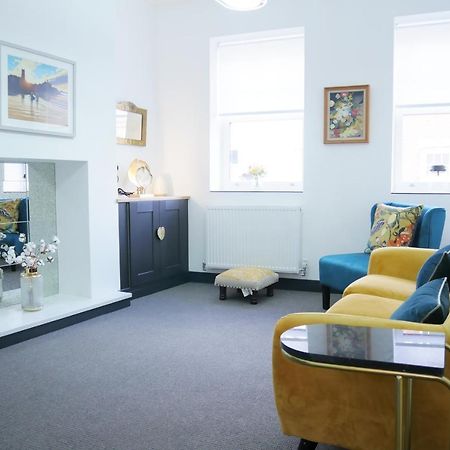 One Bedroom Luxury Ground Floor Apartment With Parking In Heart Holt Holt  Exteriör bild
