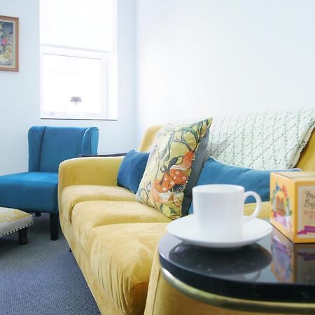 One Bedroom Luxury Ground Floor Apartment With Parking In Heart Holt Holt  Exteriör bild
