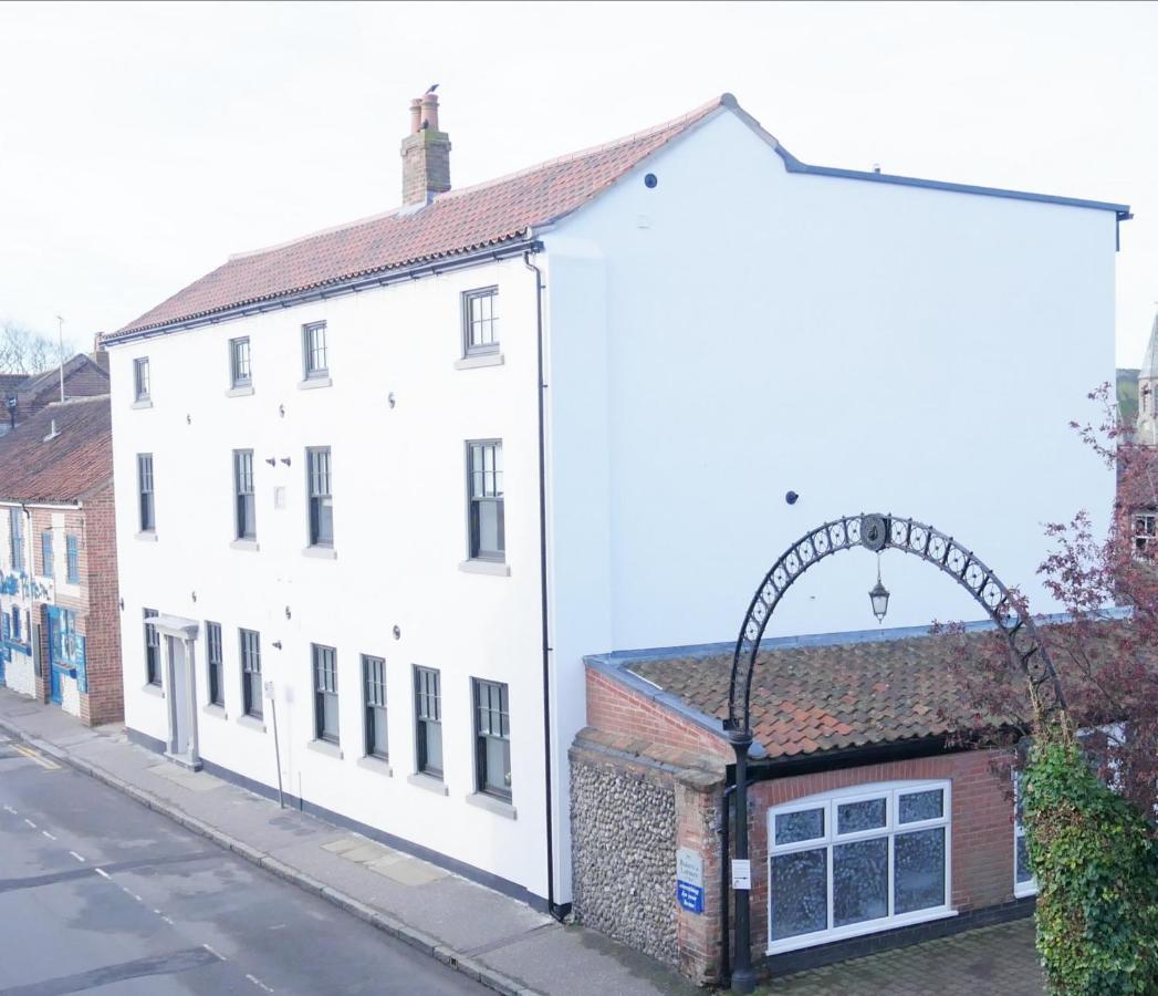 One Bedroom Luxury Ground Floor Apartment With Parking In Heart Holt Holt  Exteriör bild
