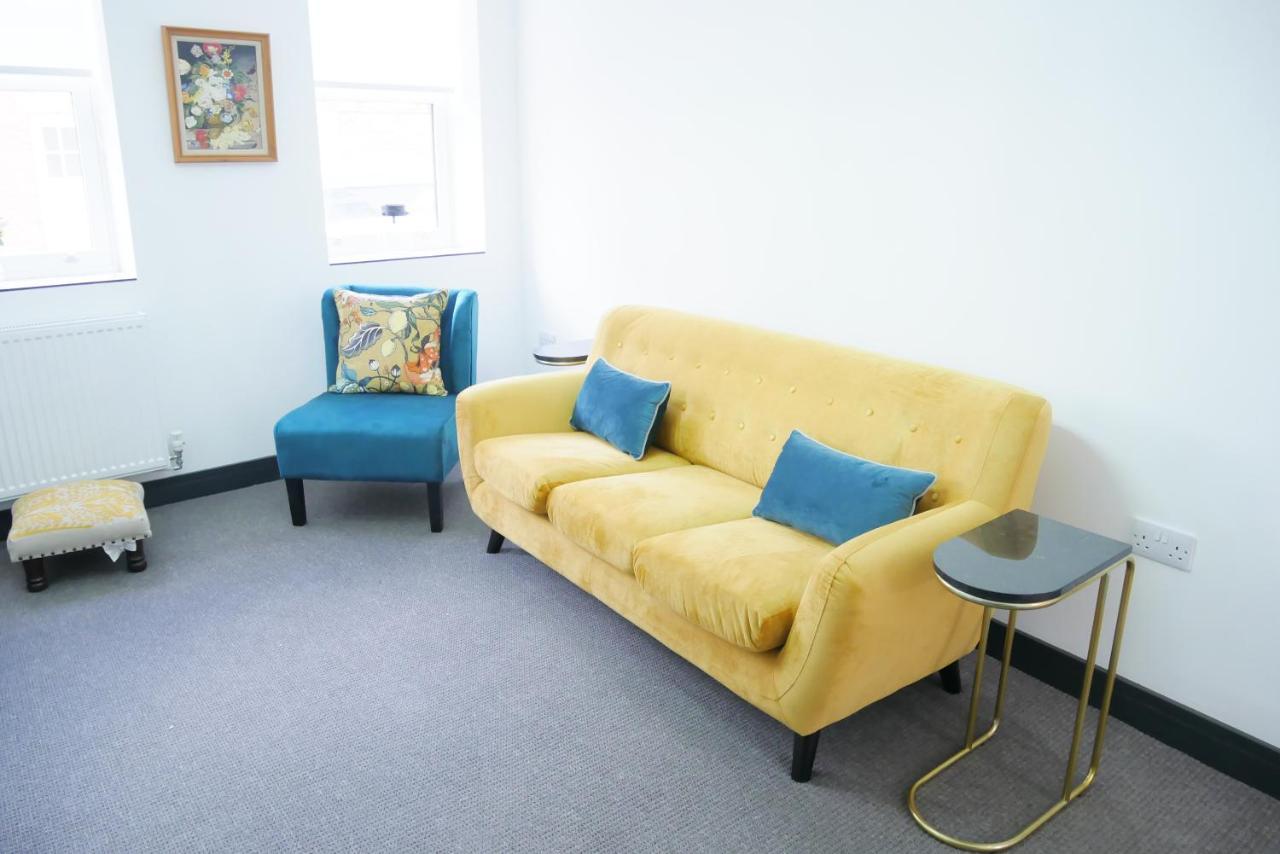 One Bedroom Luxury Ground Floor Apartment With Parking In Heart Holt Holt  Exteriör bild