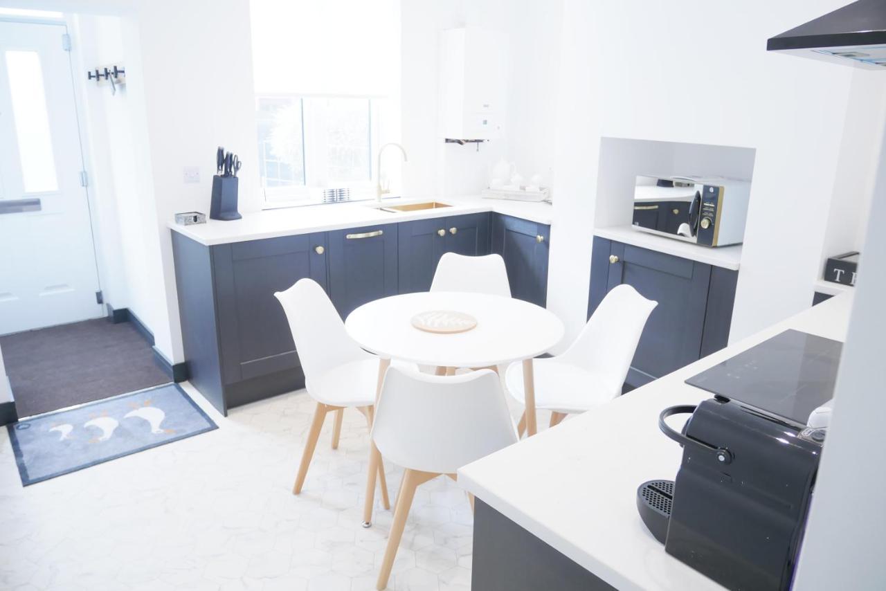 One Bedroom Luxury Ground Floor Apartment With Parking In Heart Holt Holt  Exteriör bild