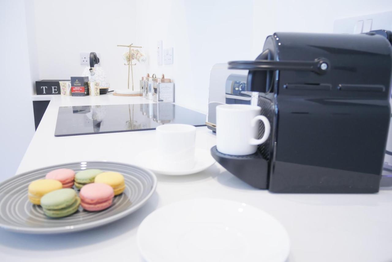 One Bedroom Luxury Ground Floor Apartment With Parking In Heart Holt Holt  Exteriör bild