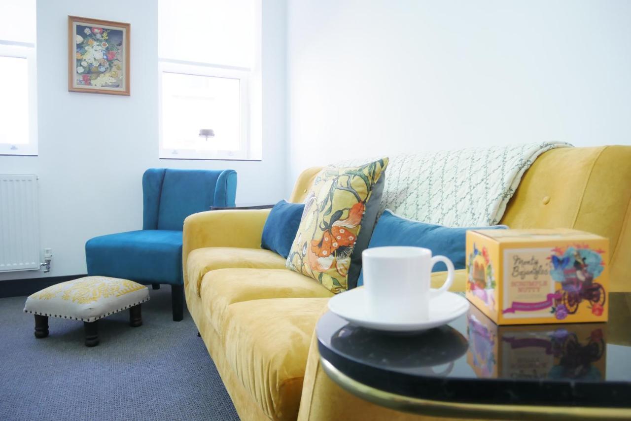 One Bedroom Luxury Ground Floor Apartment With Parking In Heart Holt Holt  Exteriör bild