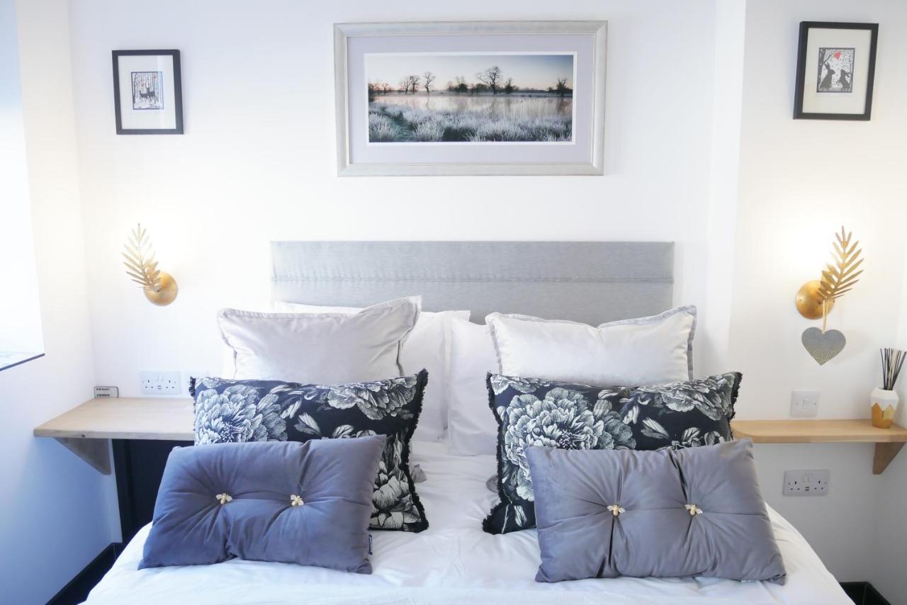 One Bedroom Luxury Ground Floor Apartment With Parking In Heart Holt Holt  Exteriör bild