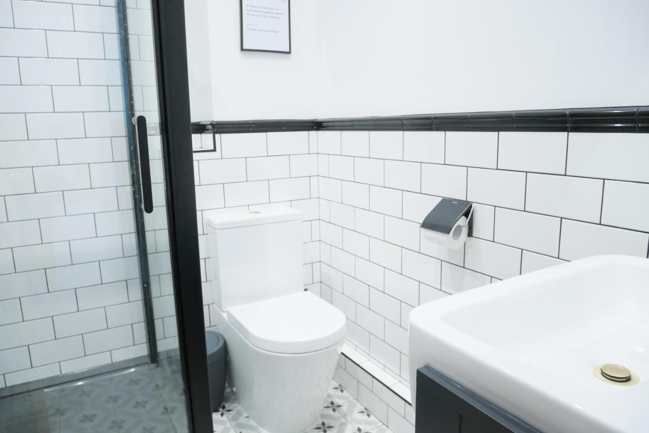 One Bedroom Luxury Ground Floor Apartment With Parking In Heart Holt Holt  Exteriör bild