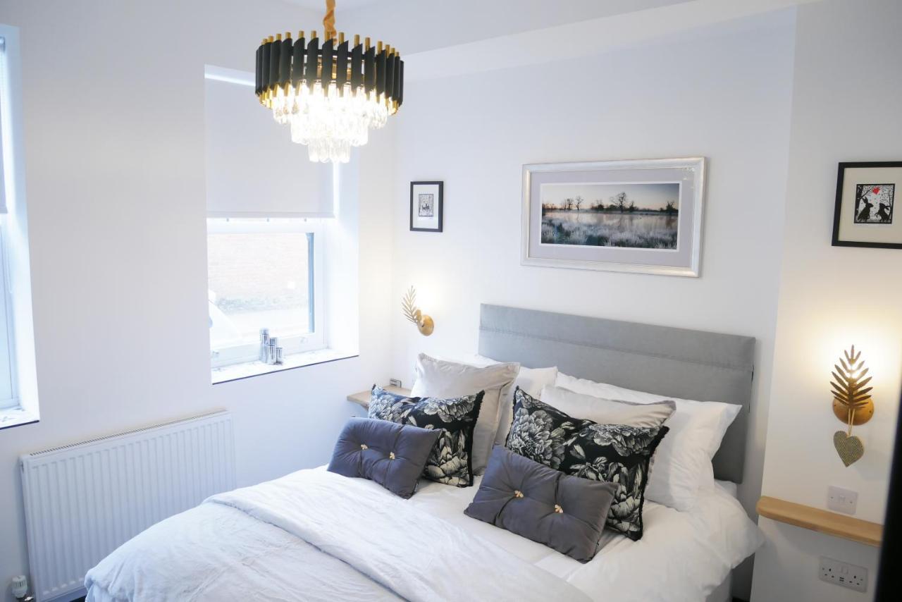 One Bedroom Luxury Ground Floor Apartment With Parking In Heart Holt Holt  Exteriör bild