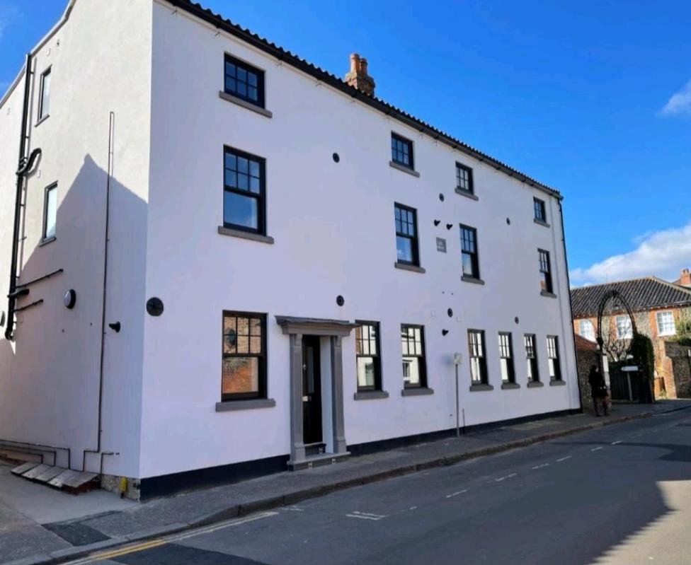 One Bedroom Luxury Ground Floor Apartment With Parking In Heart Holt Holt  Exteriör bild